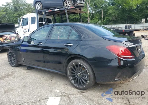 2021 Mercedes-Benz C 300 z USA, uszkodzony, nr VIN W1KWF8DB9MR631906